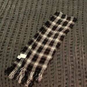 NWT woman’s scarf